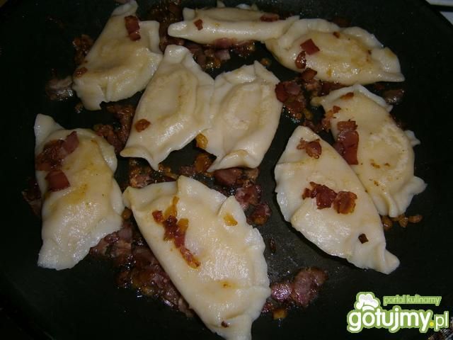 Ruskie pierogi odsmazane na boczku i ceb