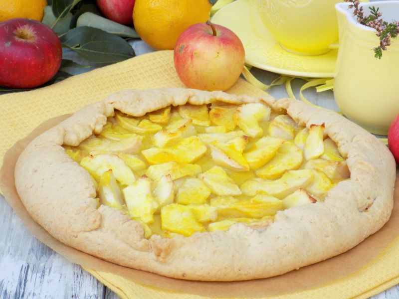 Rustykalna tarta z jabłkami o smaku cytrynowym Rustykalna tarta z jabłkami o smaku cytrynowym