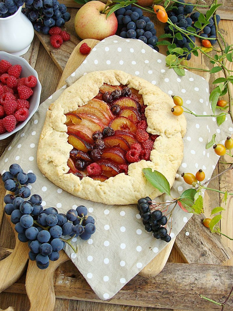 Rustykalna tarta z owocami jesieni Rustykalna tarta z owocami jesieni