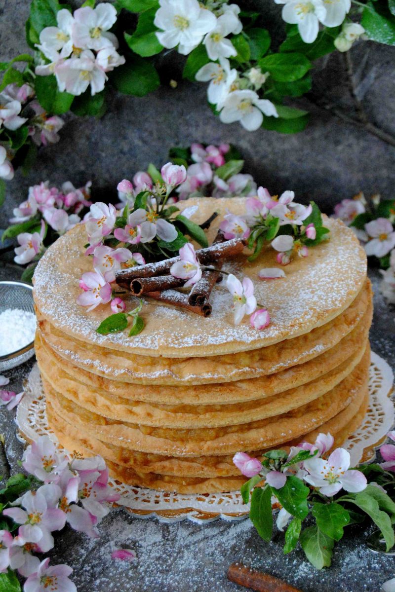 Rustykalny tort jabłkowy