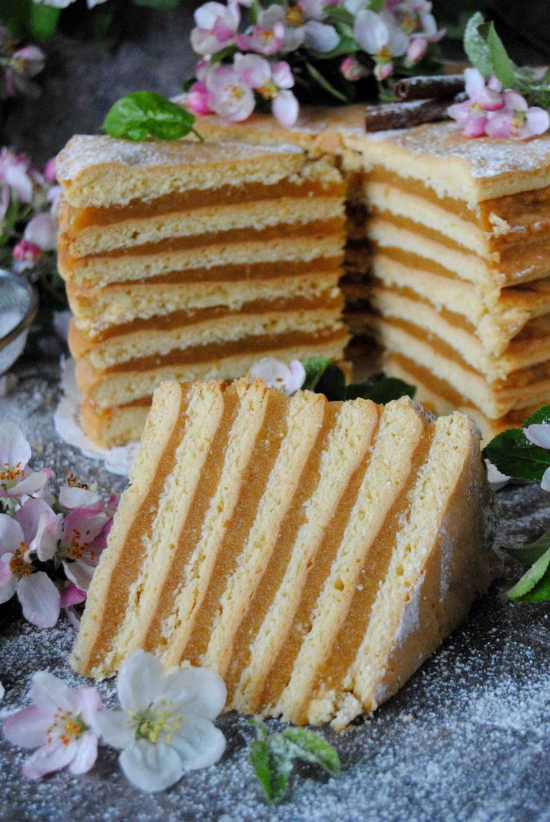 Rustykalny tort jabłkowy