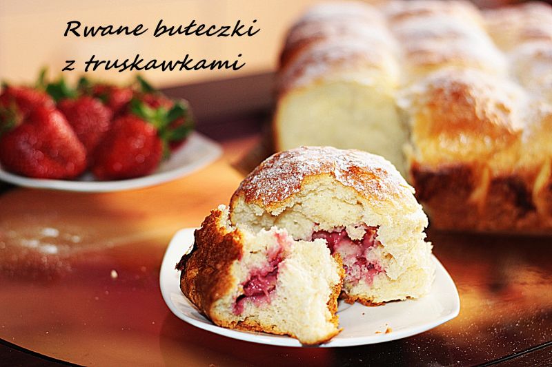 Rwane bułeczki z truskawkami Rwane bułeczki z truskawkami