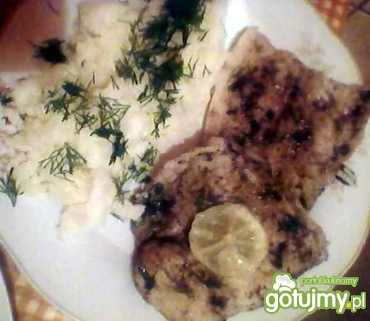 Ryba na parze z sosem cytrynowych Ryba na parze z sosem cytrynowych