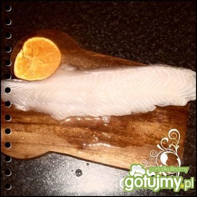 Ryba pieczona w pomarańczowym grzańcu