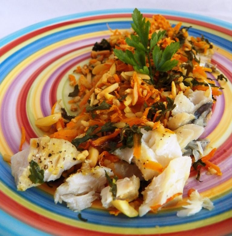 Ryba pieczona z warzywami i migdałami