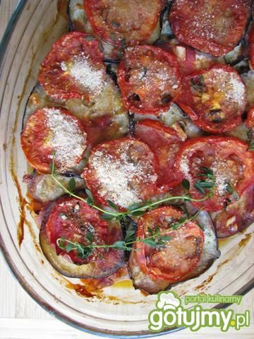 Ryba pod kołderką z bakłażana i pomidora