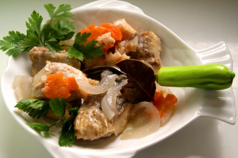 Ryba smażona wekowana w prostej zalewie octowej