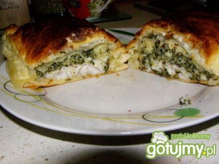 Ryba w cieście francuskim ze szpinakiem