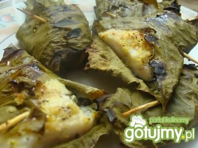 Ryba w liściach winogronu