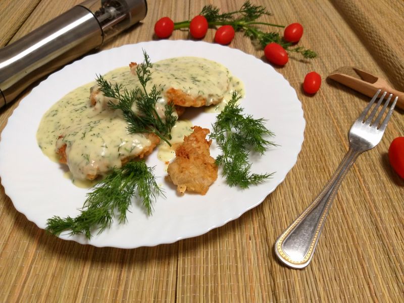 Ryba w sosie koperkowym ze śmietaną Ryba w sosie koperkowym ze śmietaną