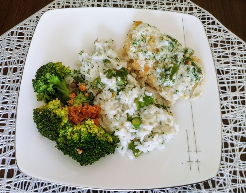 Ryba w sosie śmietanowym ze szparagami