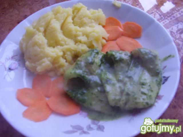 Ryba w sosie szpinakowym Ryba w sosie szpinakowym