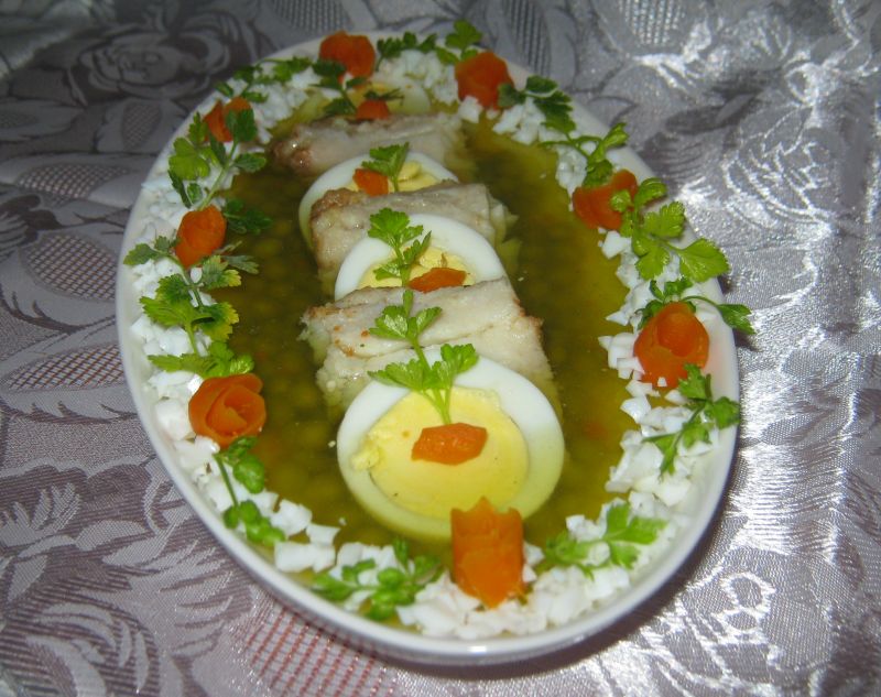 Ryba z jajkiem w galarecie