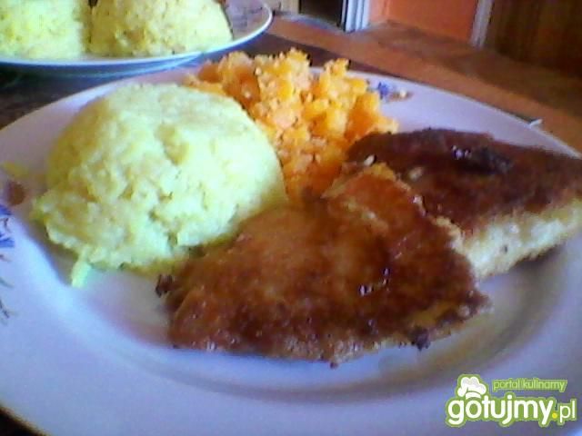 Ryba z ryżem i marchewką. Ryba z ryżem i marchewką.