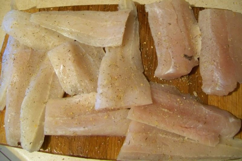 Ryba zapiekana w sosie śmietanowo-koperkowym