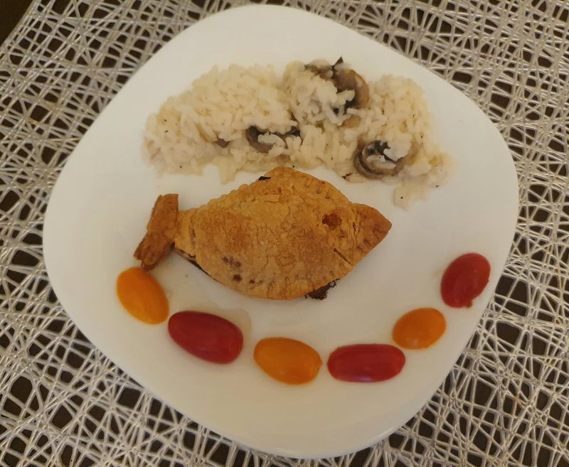 Rybki z ciasta  francuskiego  z łososiem Rybki z ciasta  francuskiego  z łososiem