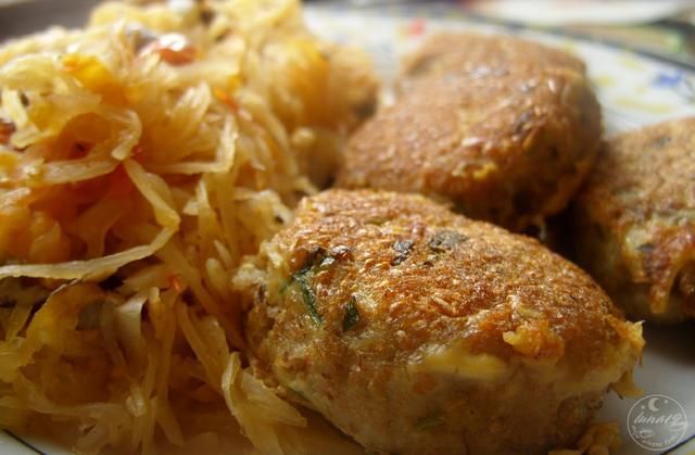 Rybne kotleciki i duszona kapusta Rybne kotleciki i duszona kapusta