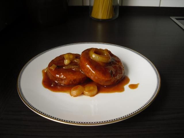 Rybne kotleciki w sosie keczupowym.