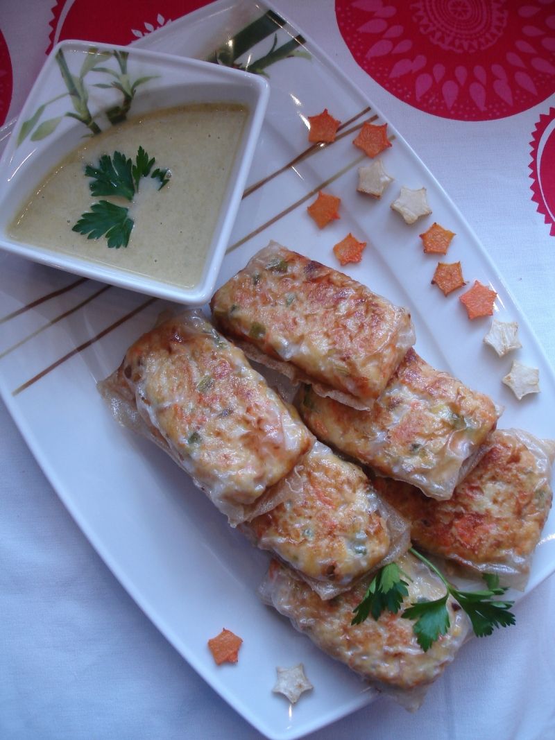 Rybne sajgonki z sosem na bazie pora