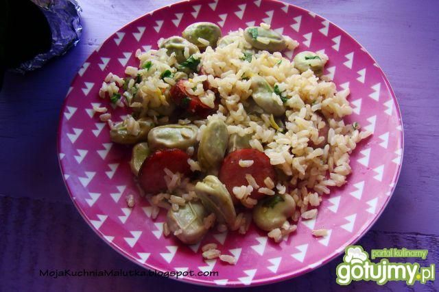 Ryż brązowy z bobem i wiejską kiełbaską  Ryż brązowy z bobem i wiejską kiełbaską
