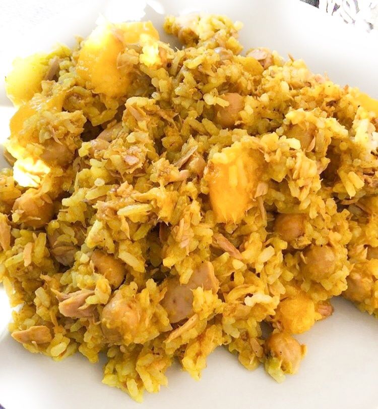Ryż curry z ciecierzycą i mango