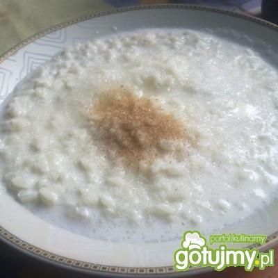 Ryż na mleku z dodatkiem cynamonu Ryż na mleku z dodatkiem cynamonu