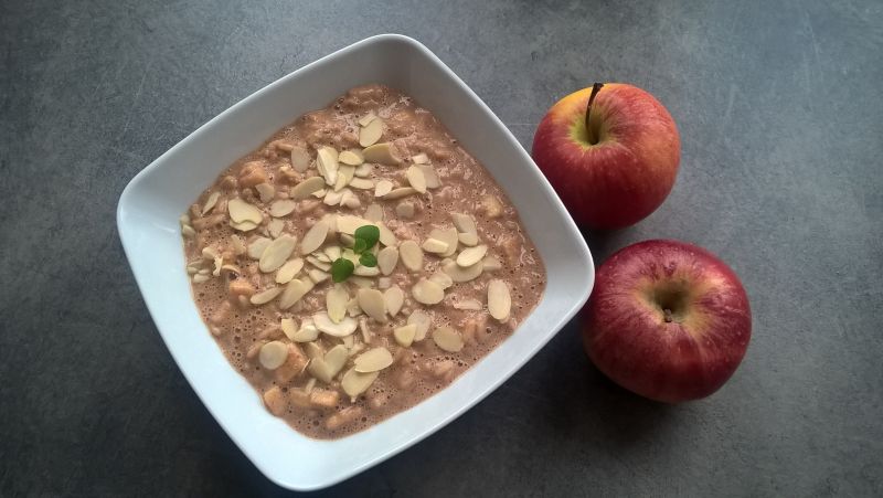 Ryż na mleku z jabłkami, cynamonem i migdałami Ryż na mleku z jabłkami, cynamonem i migdałami