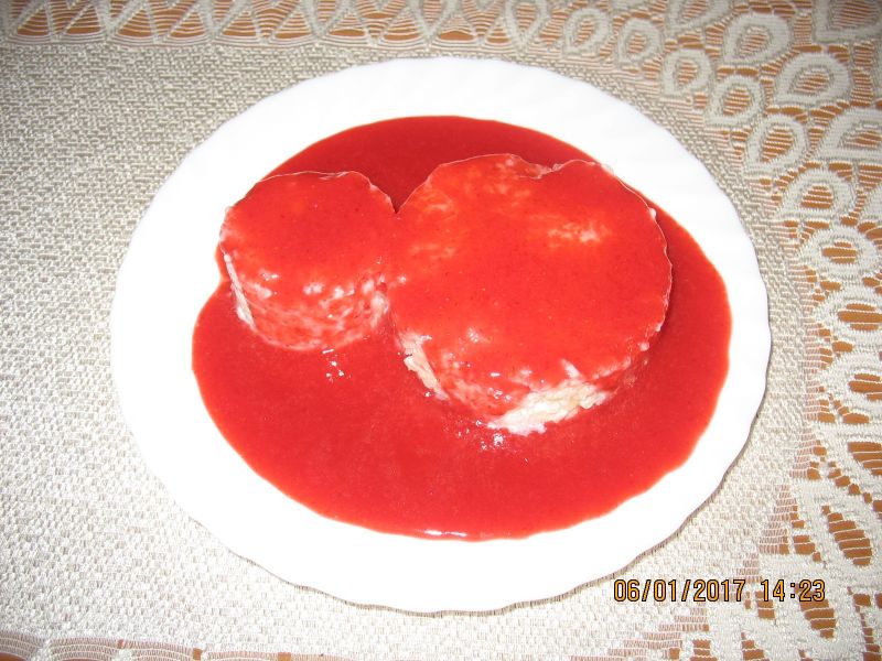 Ryż na mleku z musem truskawkowym Ryż na mleku z musem truskawkowym