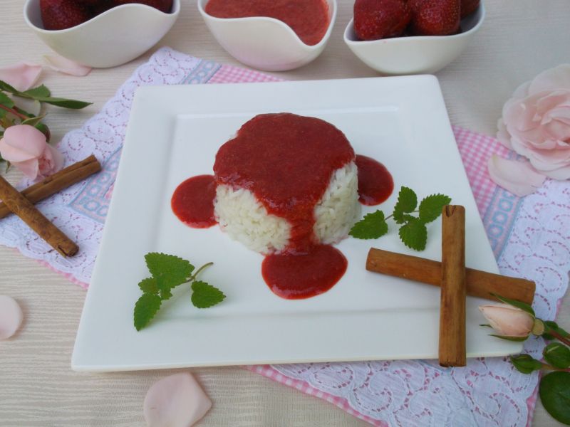 Ryż na mleku z truskawkami