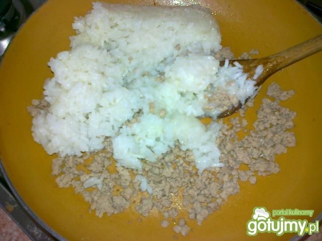 Ryż na pikantno z kukurydzą i mięsem