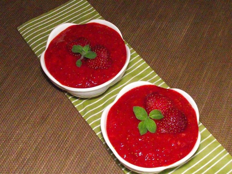 Ryż na słodko z musem truskawkowym 