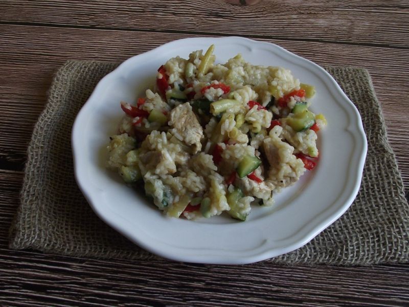 Ryż na winie z warzywami i kurczakiem