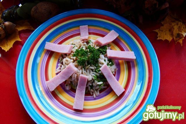 Ryż pietruszkowy podany z szynką  Ryż pietruszkowy podany z szynką