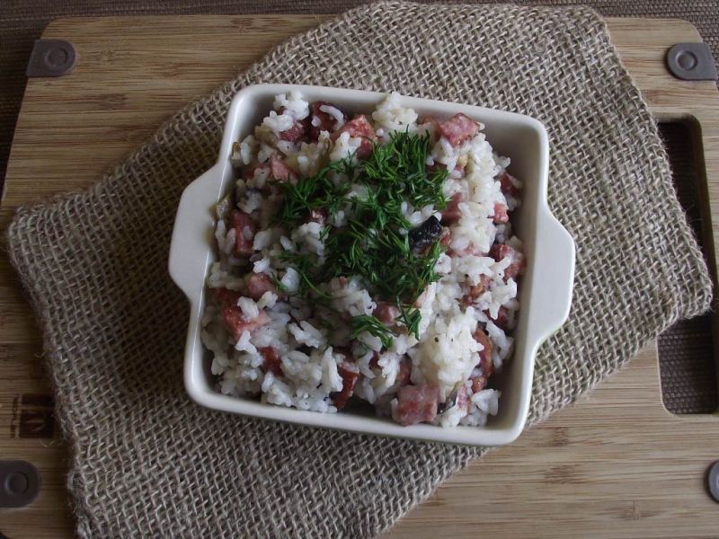 Ryż po chłopsku z kiełbasą i pieczarkami  Ryż po chłopsku z kiełbasą i pieczarkami