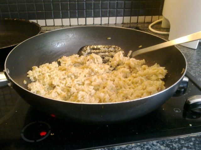 ryż prażony z cebulką