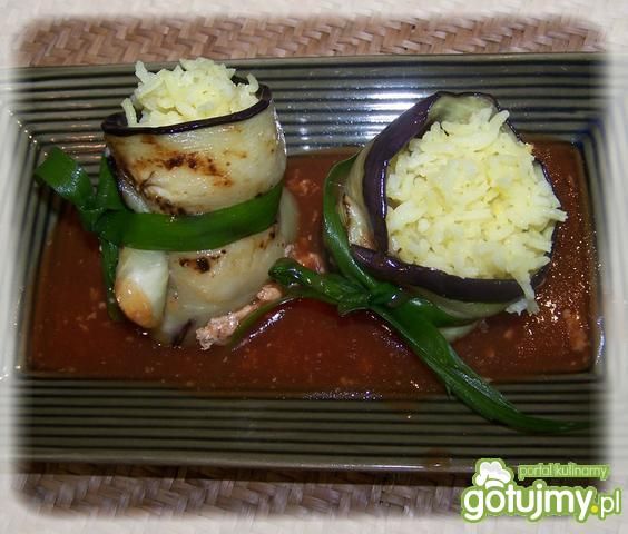 Ryż szafranowy w grillowanym bakłażanie