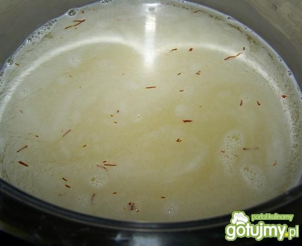 Ryż szafranowy w grillowanym bakłażanie