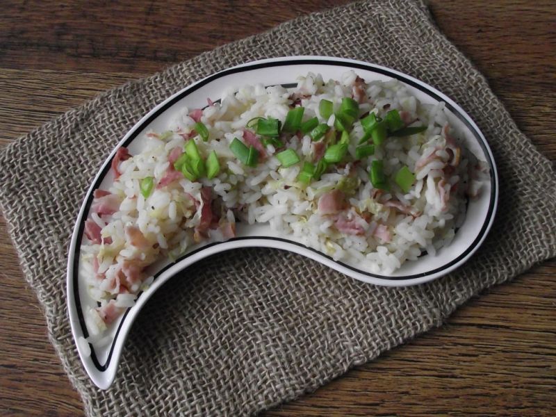 Ryż z boczkiem i kapustą pekińską