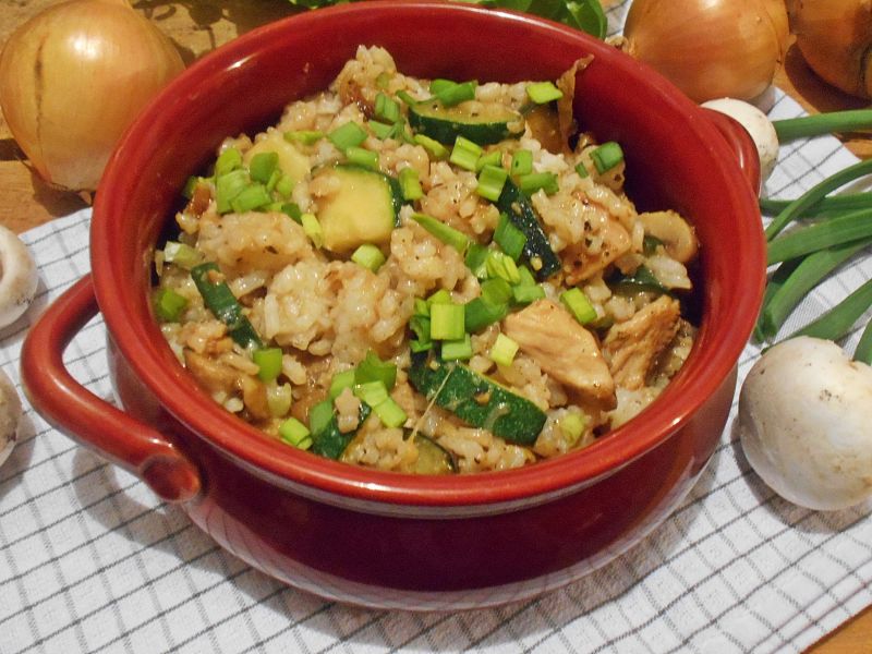 Ryż z cukinią, pieczarkami i kurczakiem
