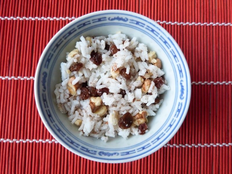 Ryż z cynamonem i bakaliami