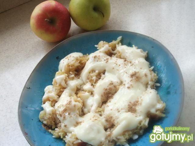 Ryż z jabłkami i sosem waniliowym Ryż z jabłkami i sosem waniliowym