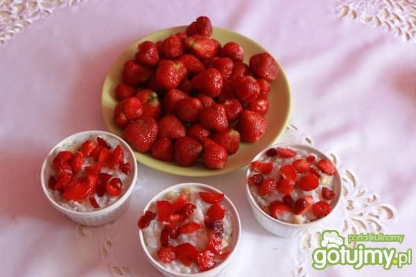 Ryż z jabłkami i truskawkami