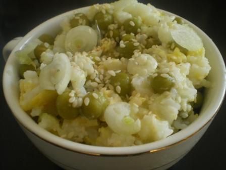 Ryż z jajkiem i zielonym groszkiem