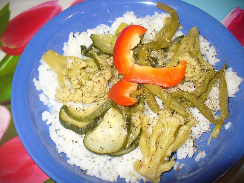 Ryż z kalafiorem, szparagą oraz cukinią na parze Ryż z kalafiorem, szparagą oraz cukinią na parze