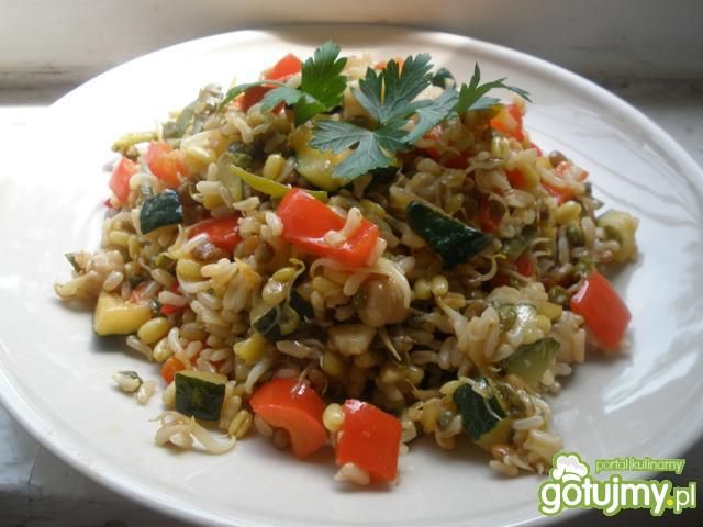 Ryż z kiełkami Stir Fry,cukinią,papryką Ryż z kiełkami Stir Fry,cukinią,papryką