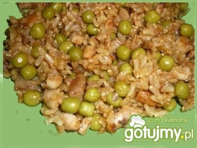 Ryż z kurczakiem w posypce z curry.  Ryż z kurczakiem w posypce z curry.