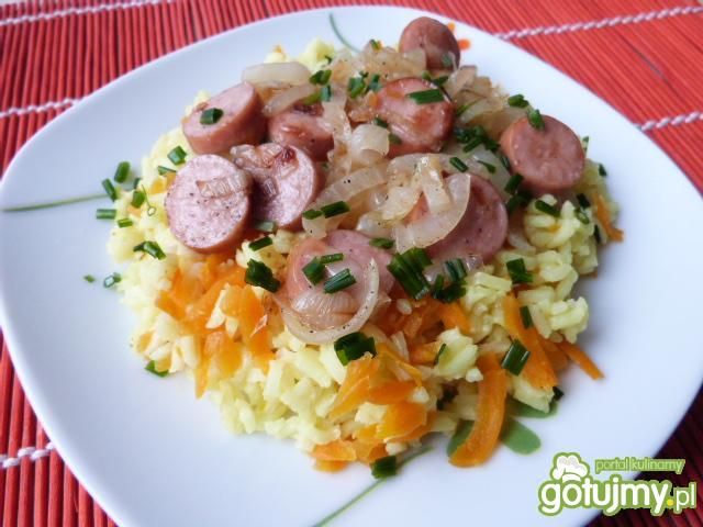 Ryż z marchewką i parówkami