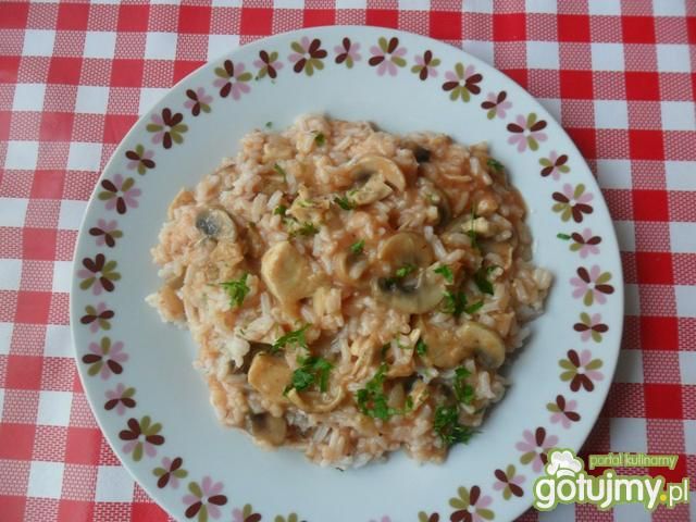 Ryż z mięsem i sosem z pieczarkami