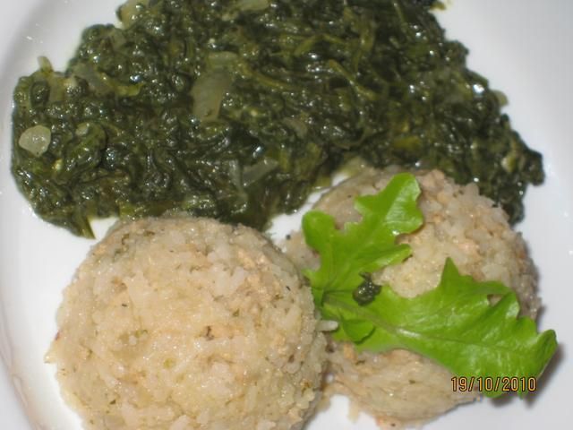 Ryz z miesem oraz szpinakiem