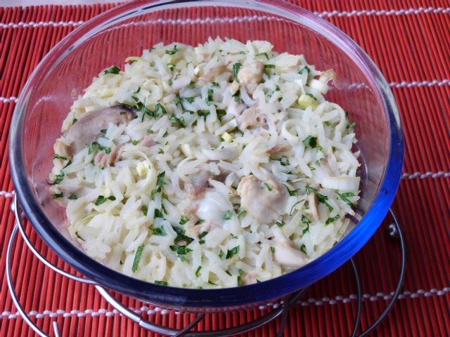 Ryż z mięsem z kurczaka i porą